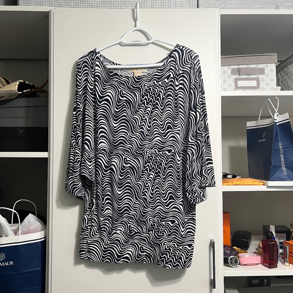 Michael Kors, Size M, Black and White
